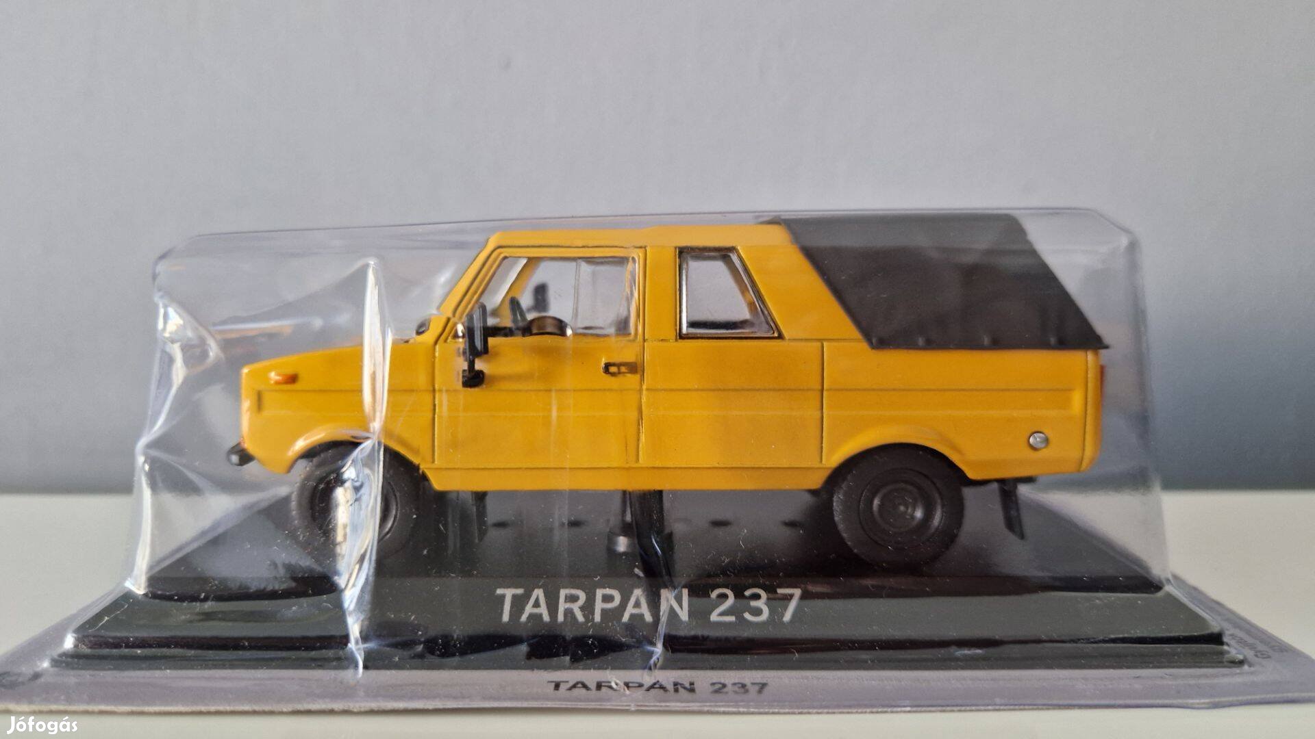 Tarpan 237 1:43 1/43 Modell bontatlan kisautó Legendás Retro pickup