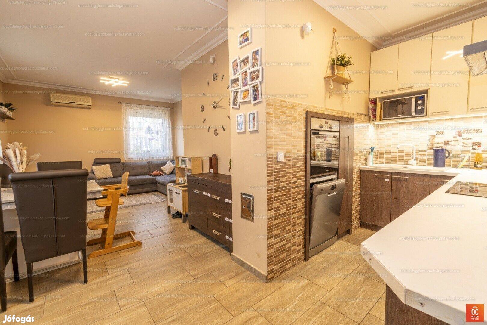 Társasházi nettó 101 nm lakás saját kerttel Üllőn eladó