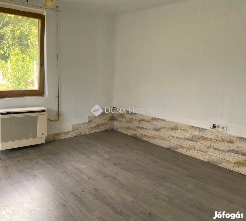 Tassi eladó 49 nm-es ház