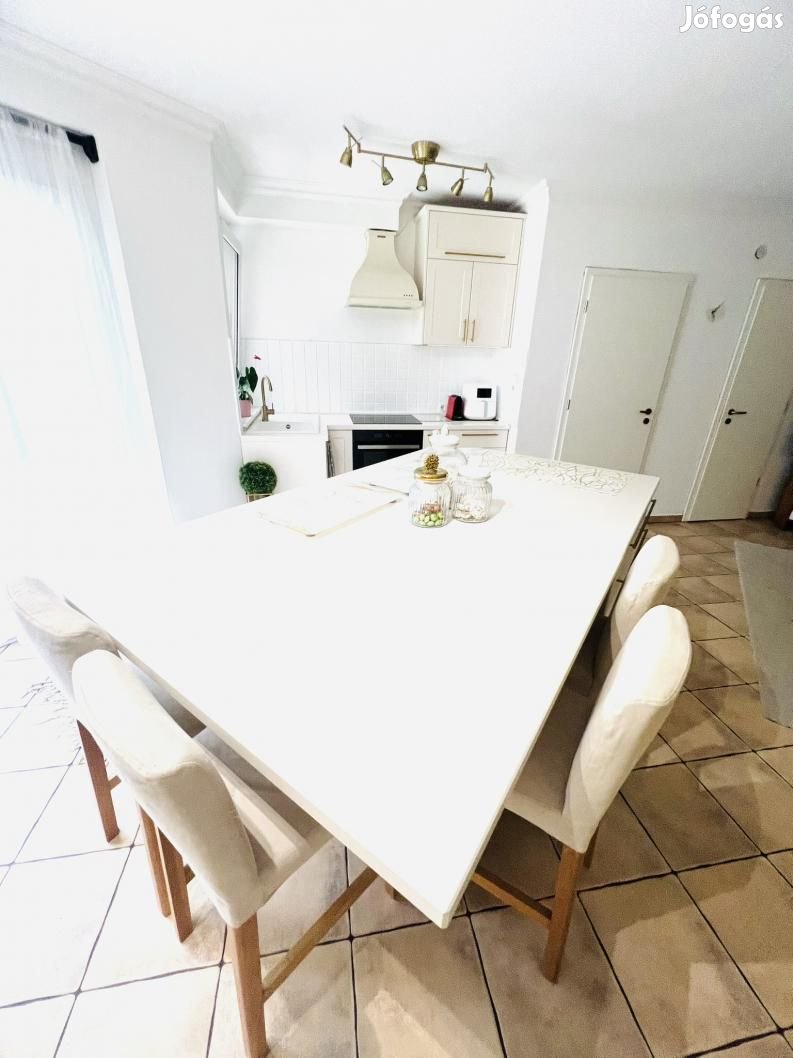 Tata, 4 szobás tégla lakás eladó