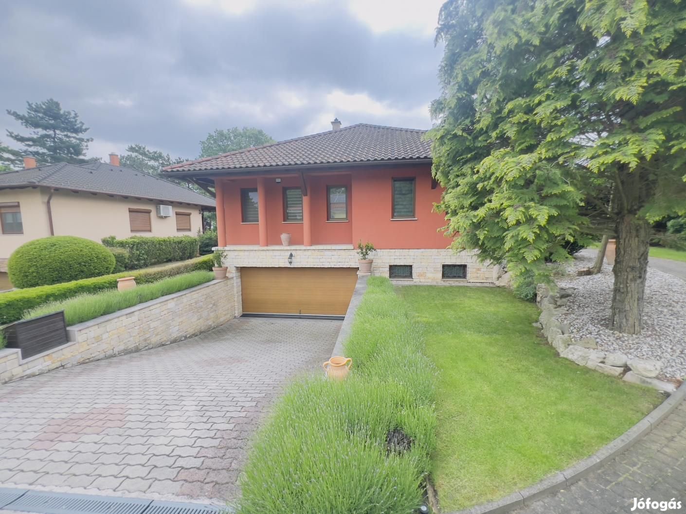 Tata, 5 szobás családi ház eladó