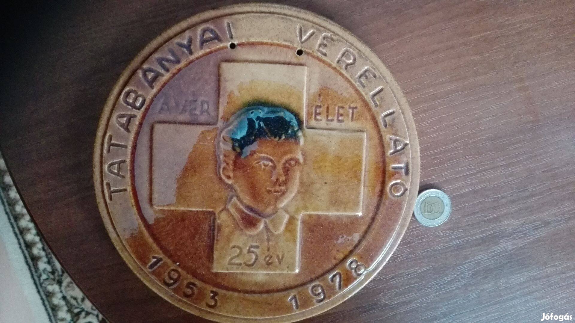 Tatabányai Vérellátó 25 év szolgálatért kerámia plakett 1953-78