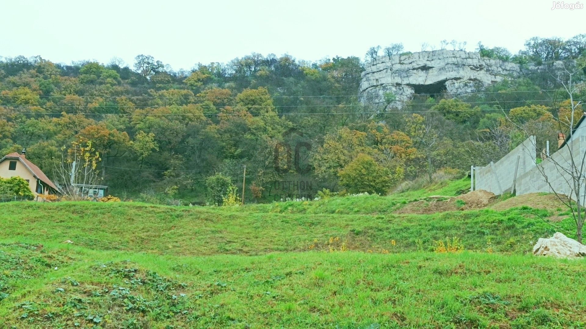 Tatabányán, a Turul hegyoldalban örökpanorámás üdülő övezeti telek ela