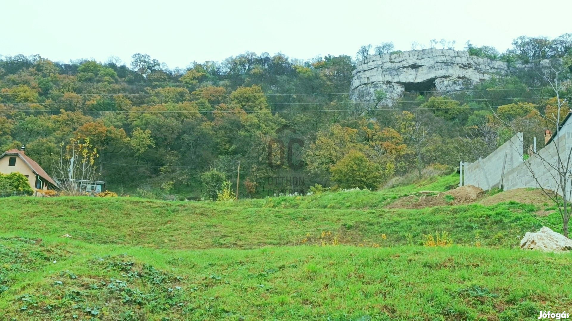 Tatabányán, a Turul hegyoldalban örökpanorámás üdülő övezeti telek ela