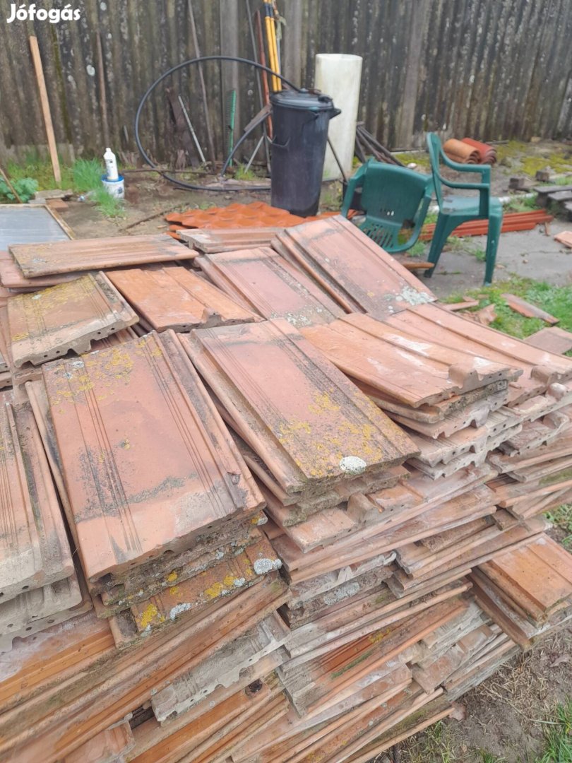 Tatai cserép 1500db elado.Szállitás megoldhato.