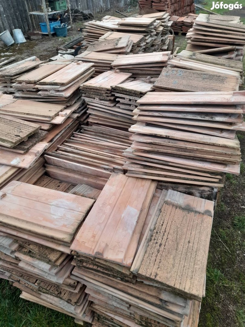 Tatai cserép 2500db kitűnő állapotban elado.Szállitás