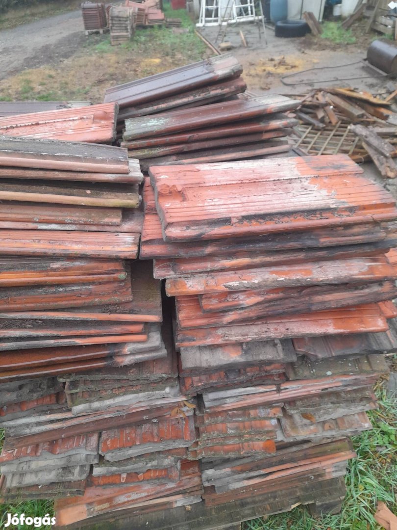 Tatai szallag cserép 1200db elado.Szállitás megoldhato.