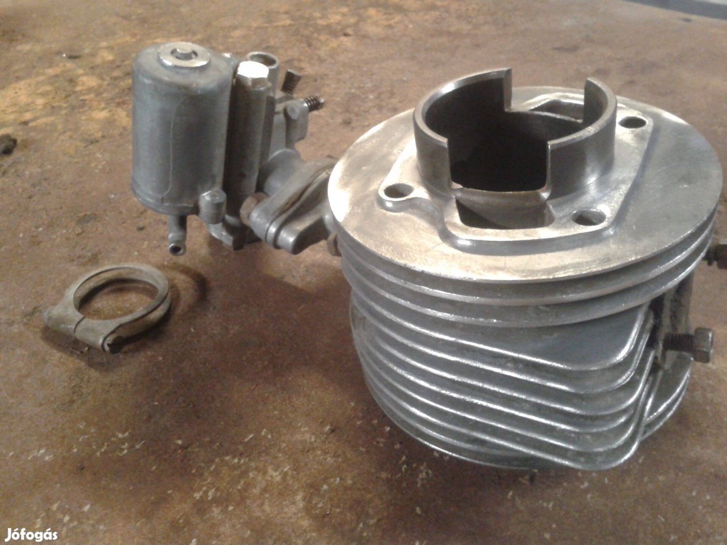 Tatran motor henger, karbi