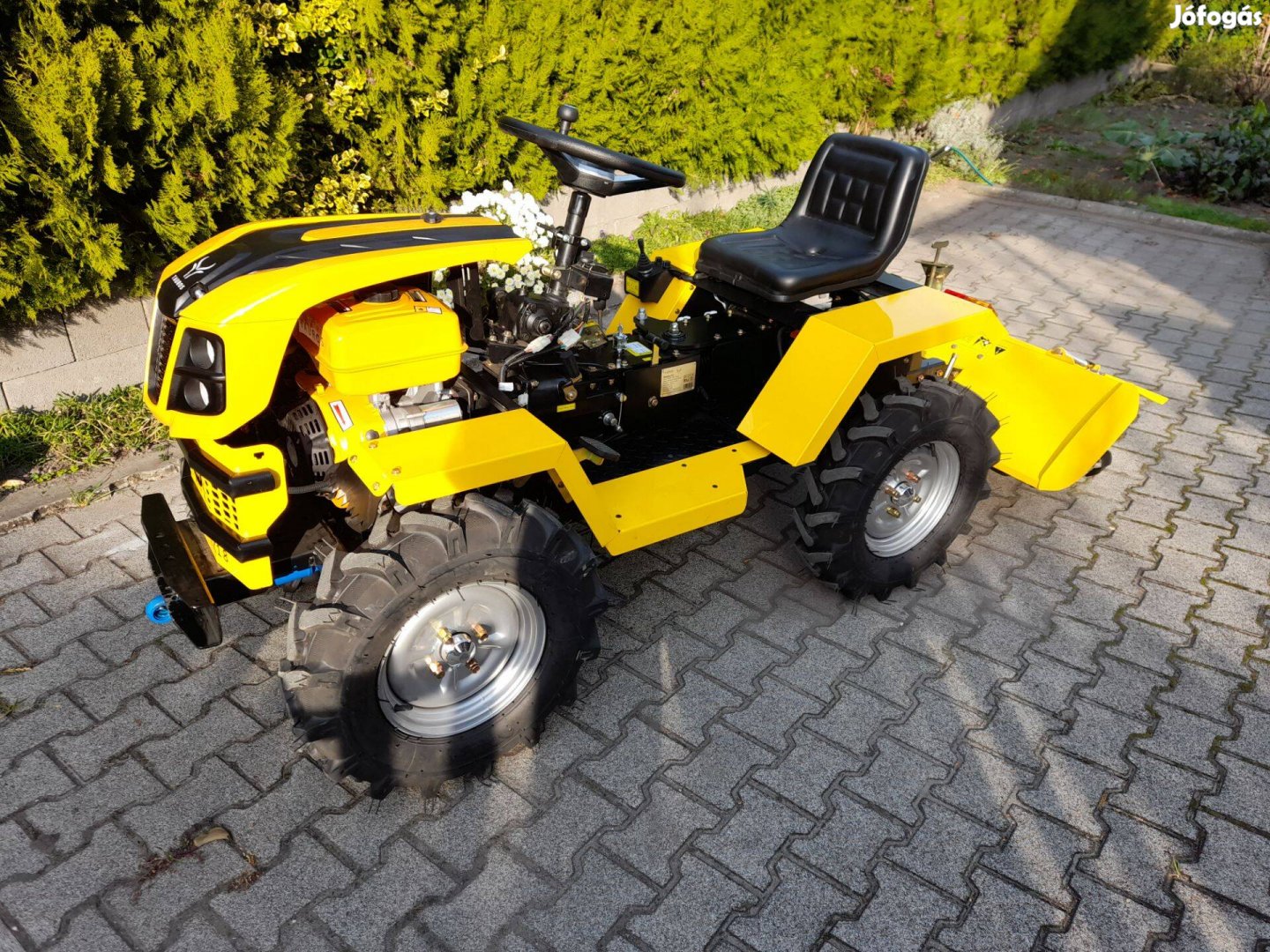 Tauros Zx 18 4x4, 18 LE-s kertészeti kistraktor kedvező áron