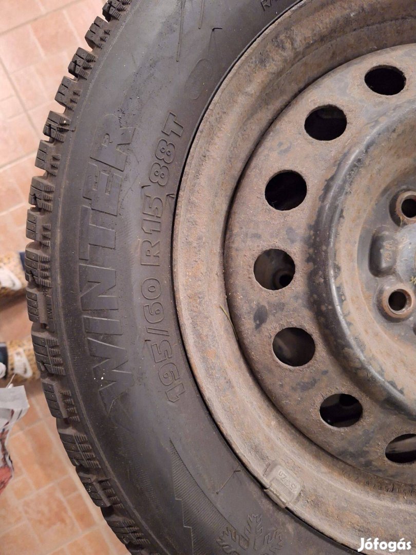 Taurus 195/60 R15-ös téligumi