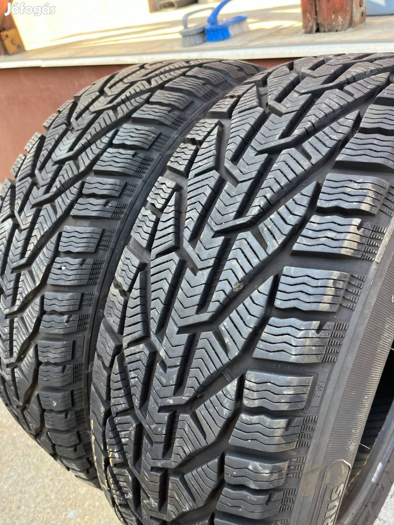 Taurus 225/60 R18 téli gumik 