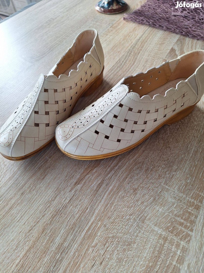 Tavaszi, nyári cipő olcsón eladó!