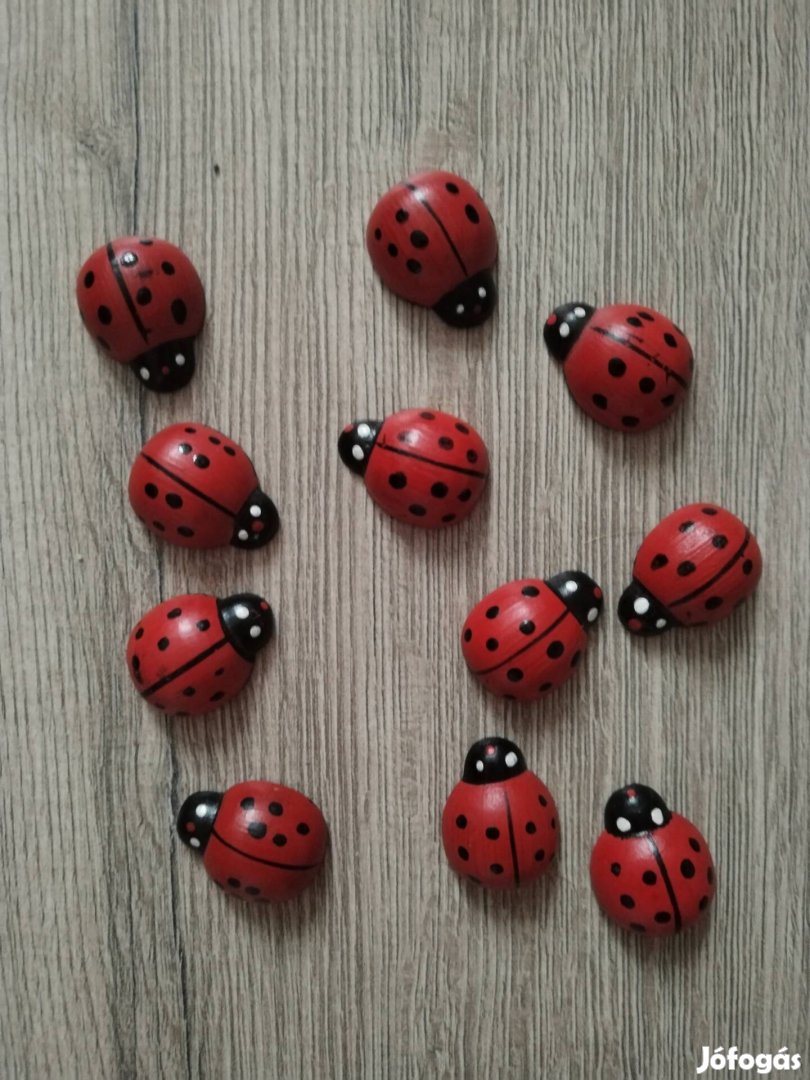 Tavaszi dekoráció fa katica díszek