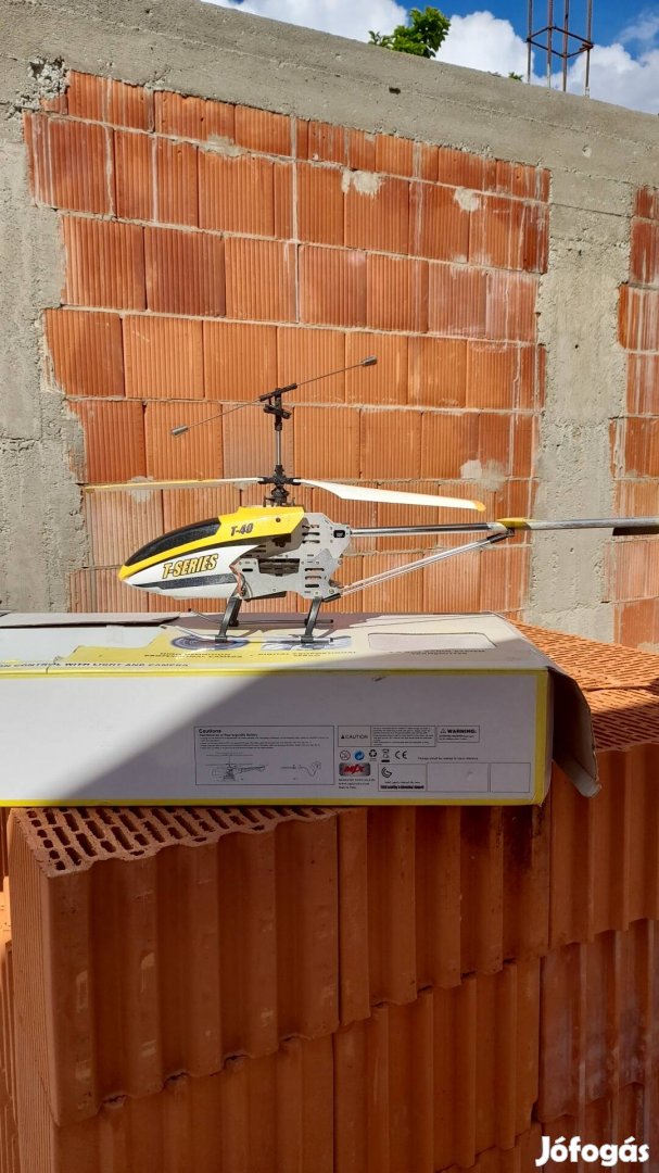 Távirányitásu helikopter modell
