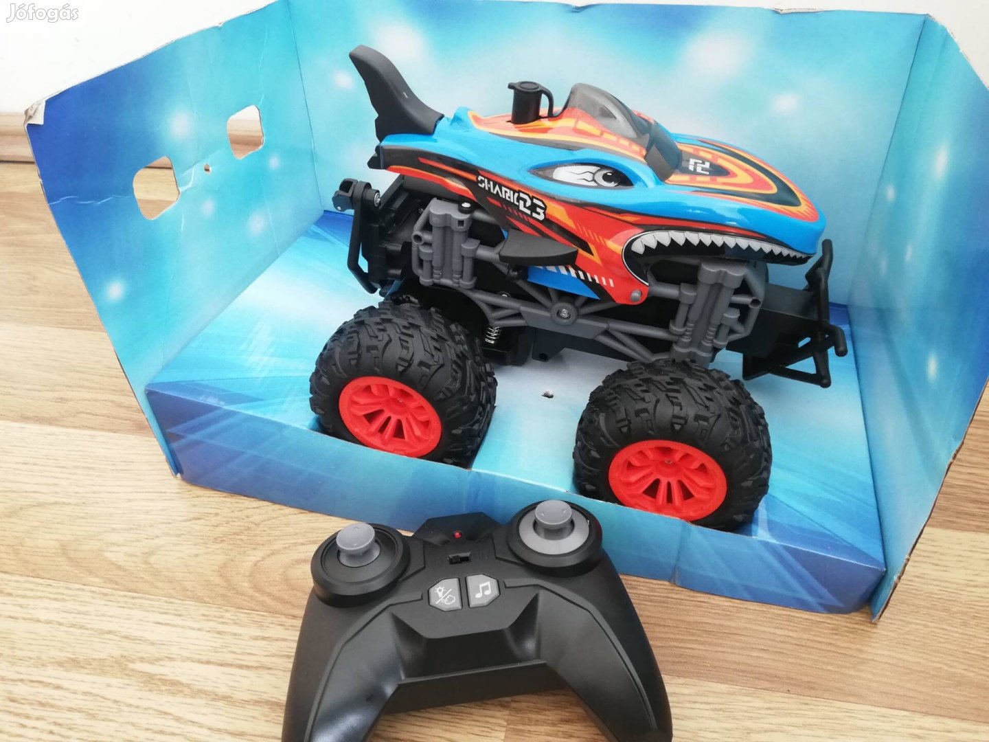 Távirányítós Monster truck cápajárgány