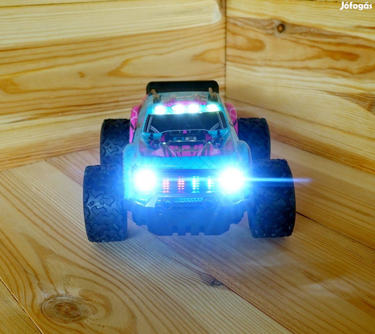 Távirányítós kisautó, RC car terepjáró 2,4GHz akkumulátoros