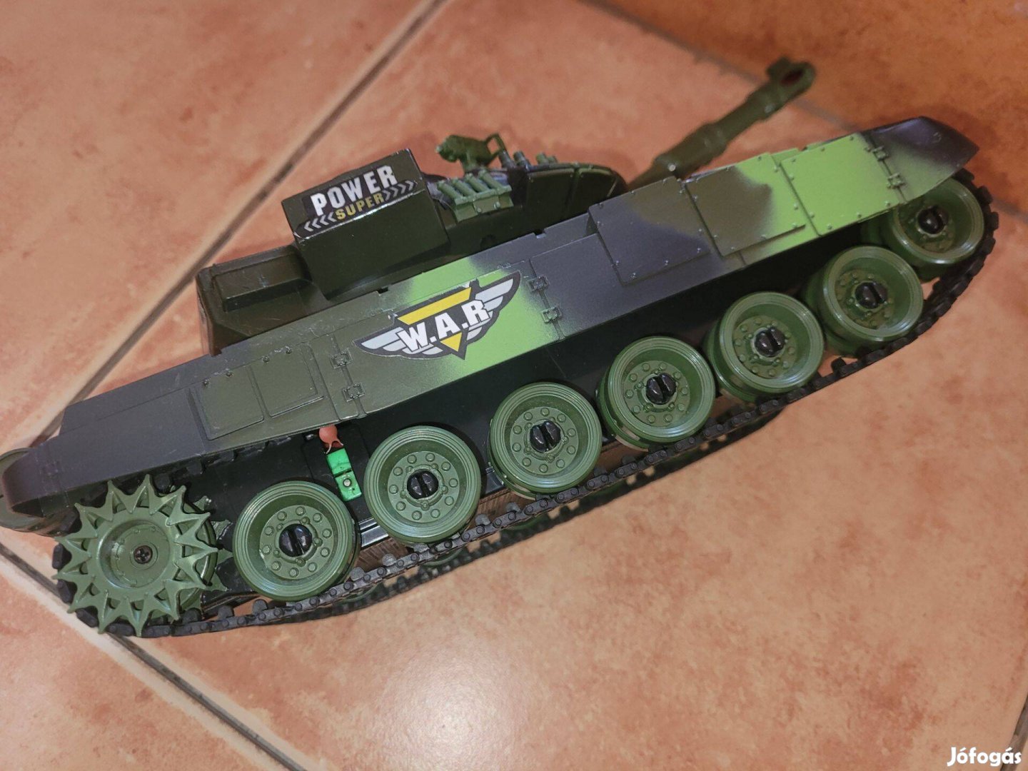 Távirányitós tank 25 cm