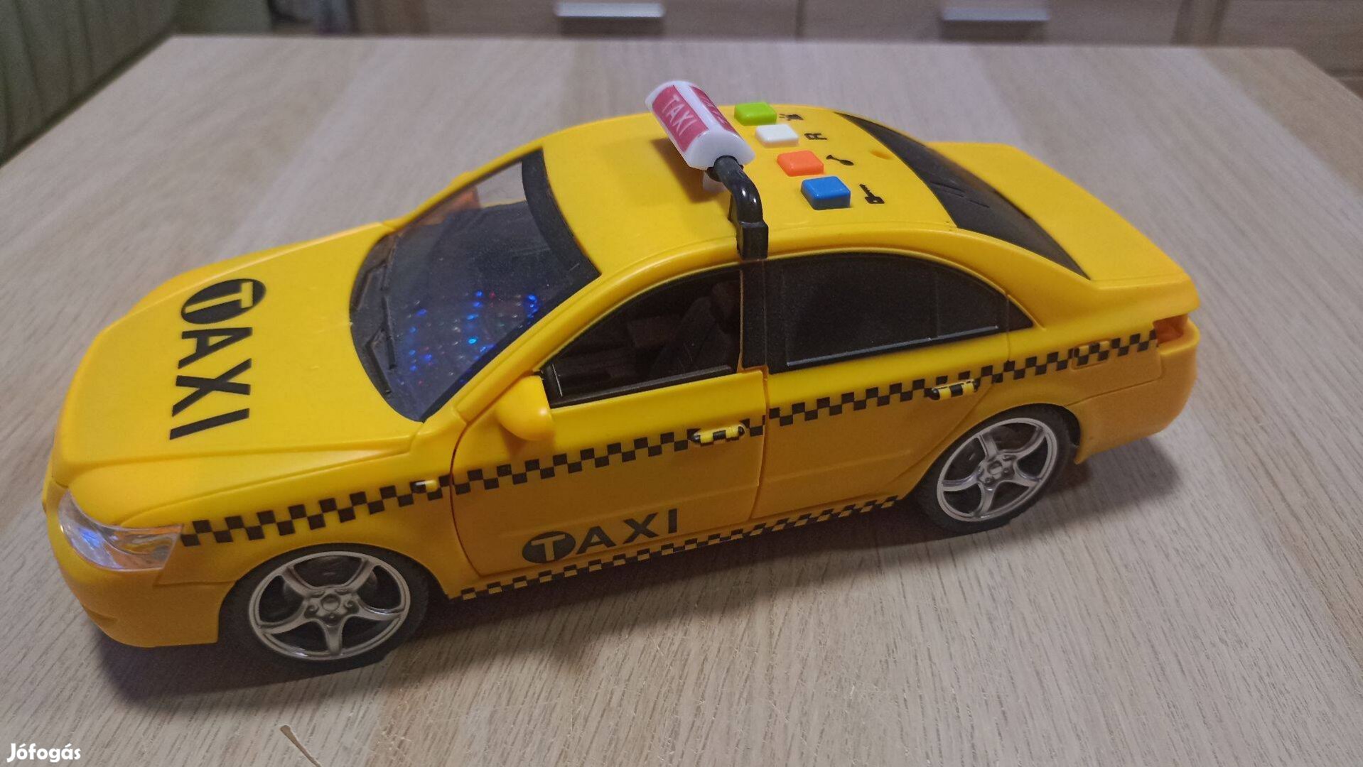 Taxi játék autó - villogó, vijjogó