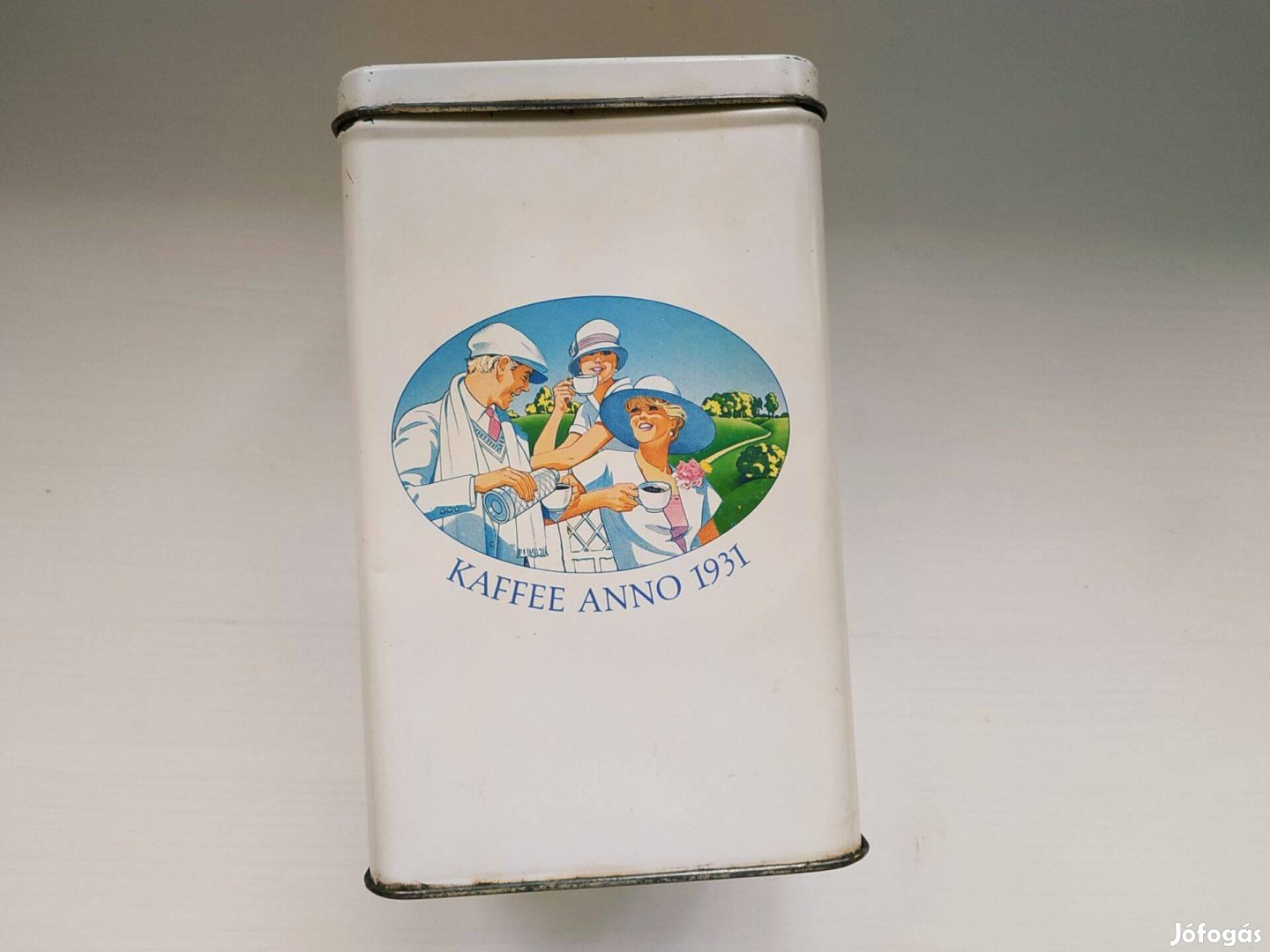 Tchibo "Kaffee anno 1931" feliratú, fehér, zsanéros fém kávésdoboz