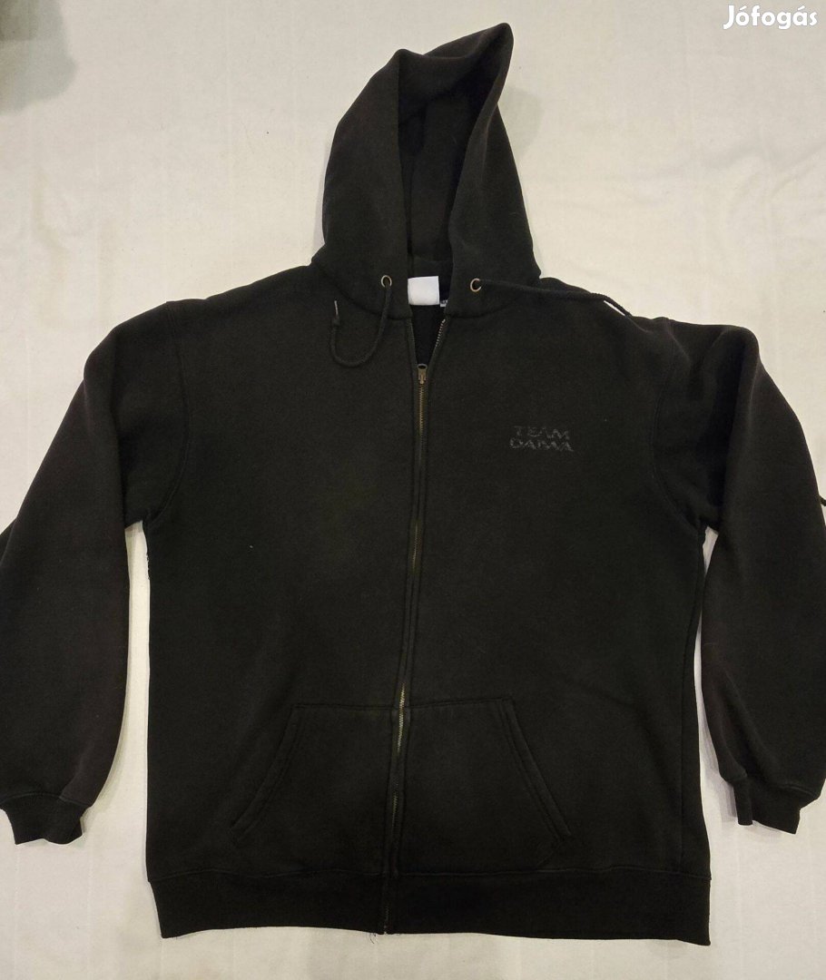 Team Daiwa kapucnis pulóver M méretben
