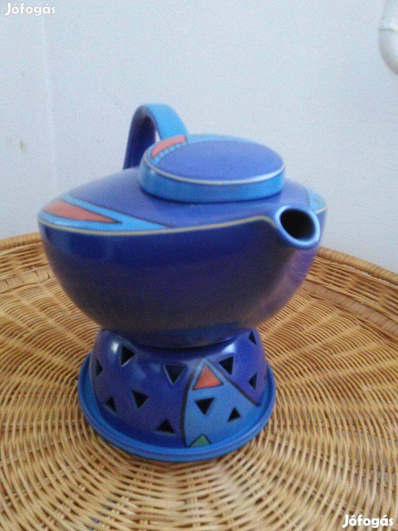 Teáskanna melegen tartóval