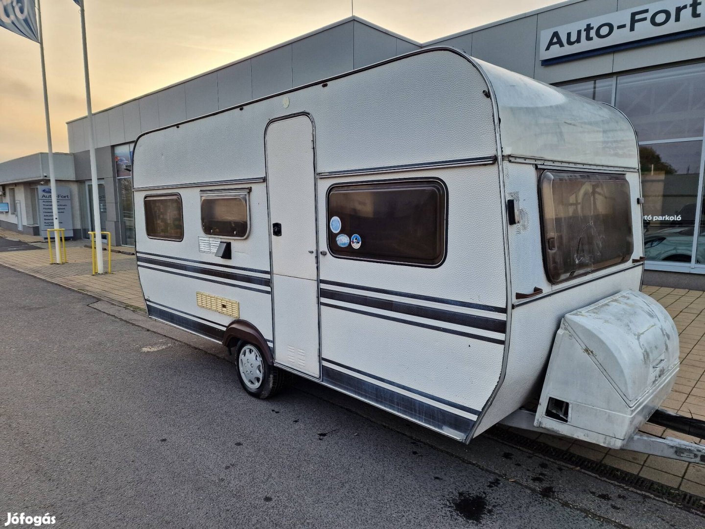 Tec 500 lakokocsi telepitesre, 5 fekhely, szallitva is