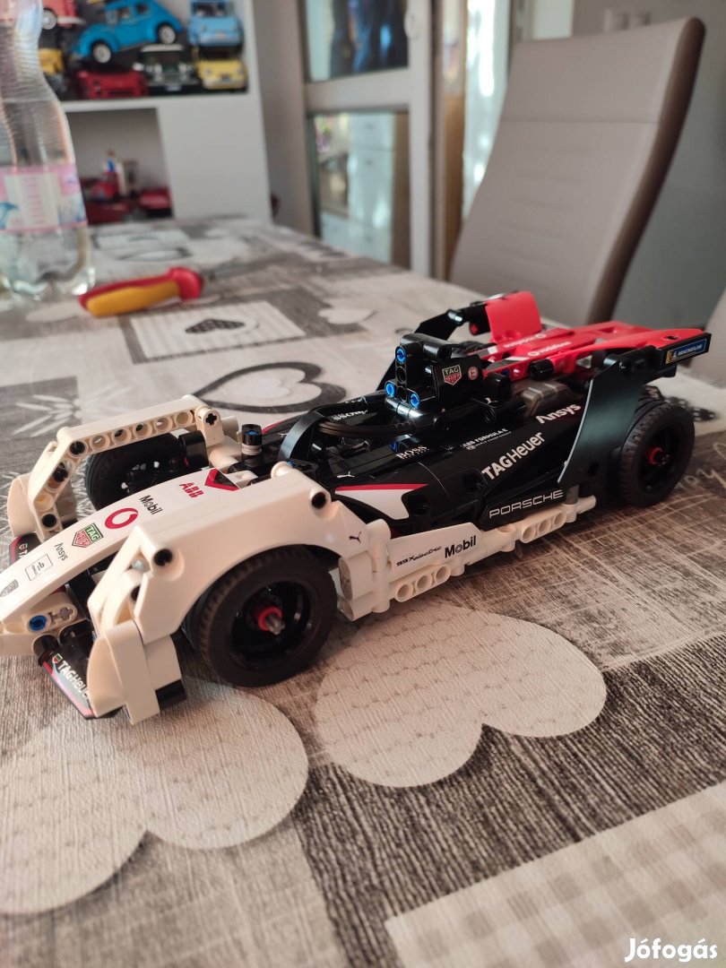 Technic 42137