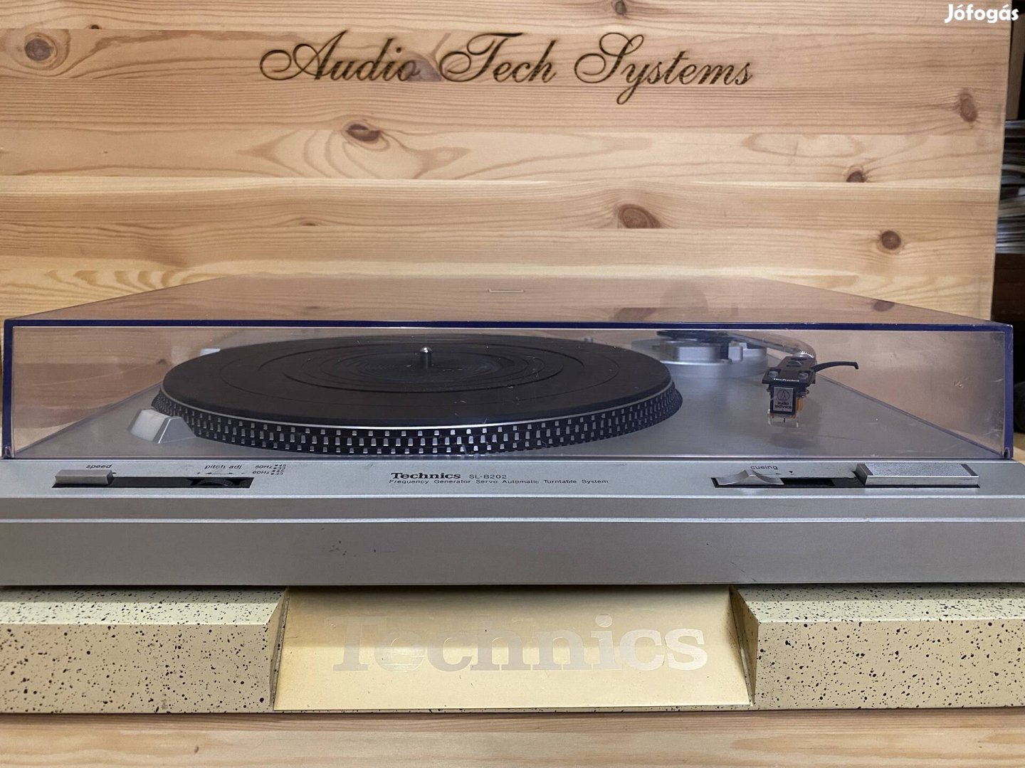 Technics SL-B202 S karos félautomata lemezjátszó.