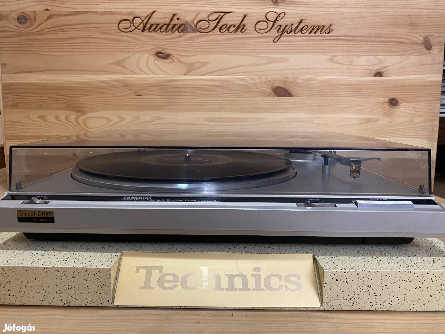 Technics SL-D310 direkt hajtású automata bakelit lemezjátszó. 