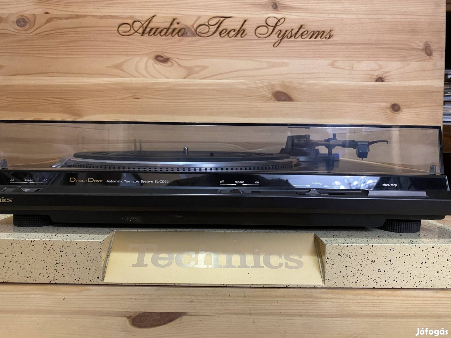 Technics SL-DD33 direkt hajtású automata bakelit lemezjátszó. 