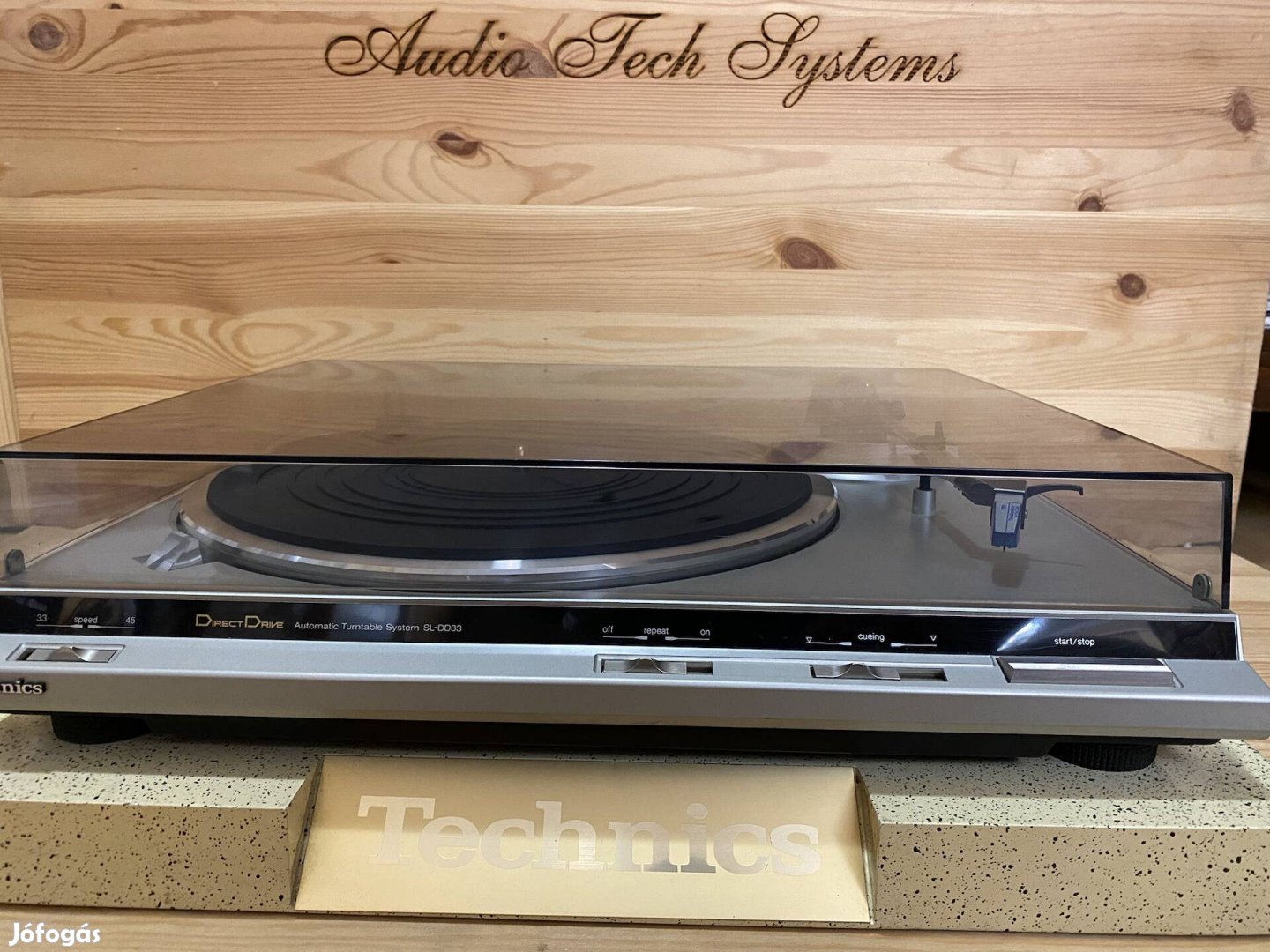 Technics SL-DD33 silver automata direkt hajtású lemezjátszó.