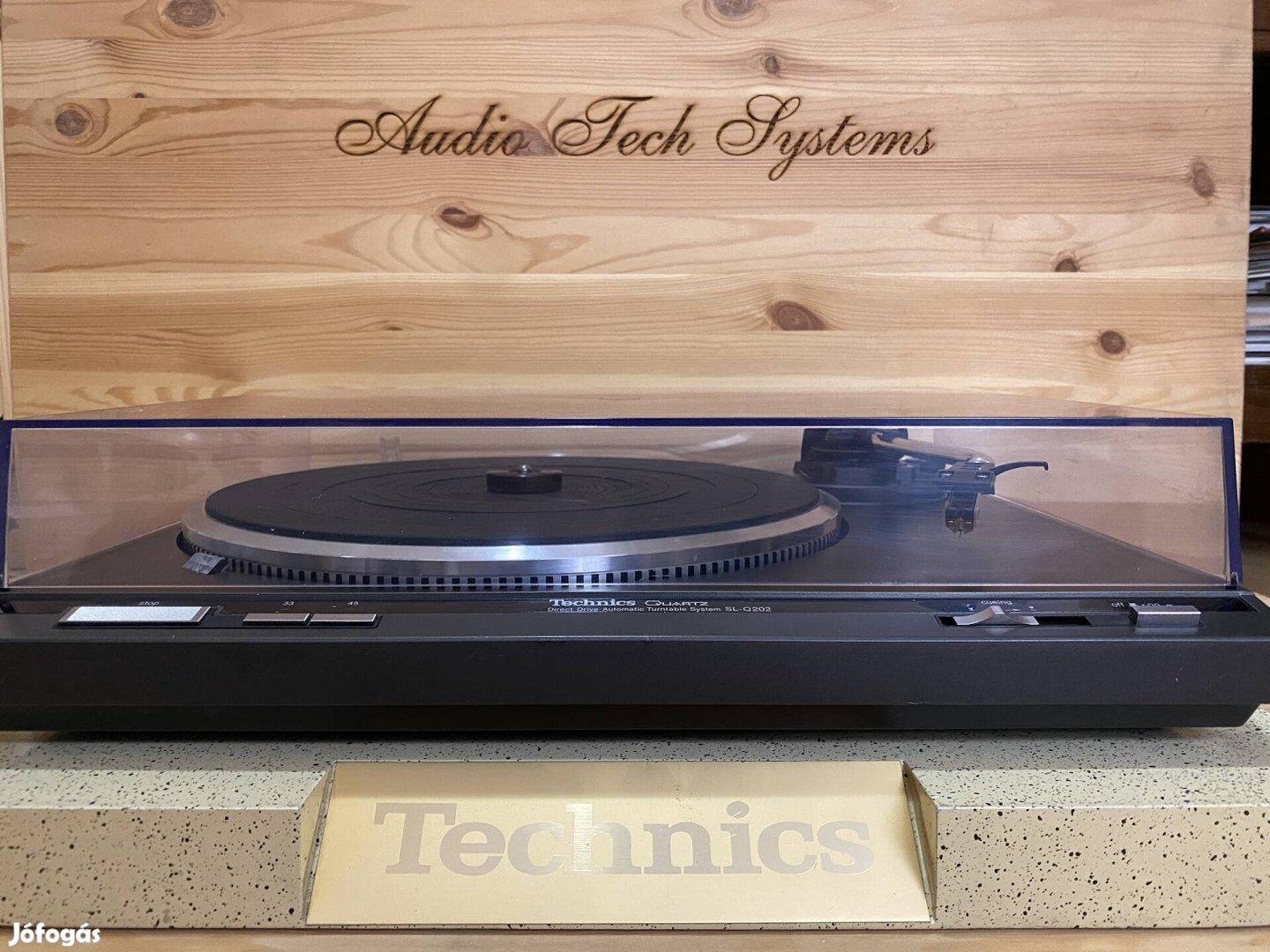 Technics SL-Q202 direkt hajtású S karos lemezjatszó.