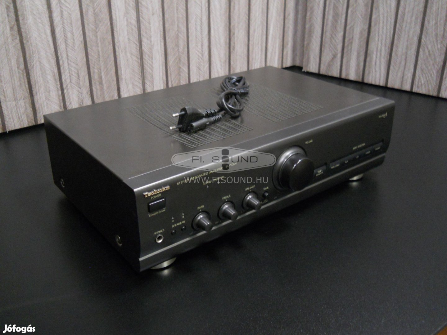 Technics SU-V300 ,2x60W,4-16 ohm,4 hangfalas sztereo erősítő