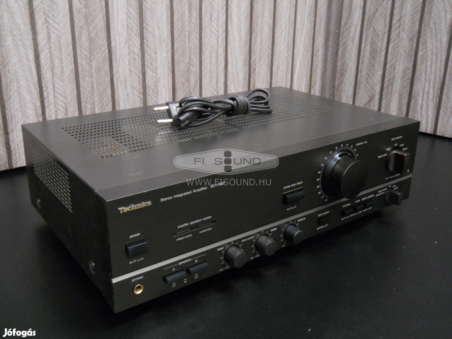Technics SU-V560 ,2x95W,4-16 ohm,4 hangfalas sztereo erősítő
