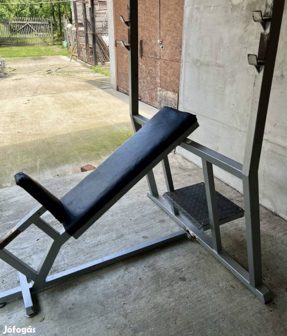 Technogym Atlas Fekvenyomó 45 fokos Konditermi