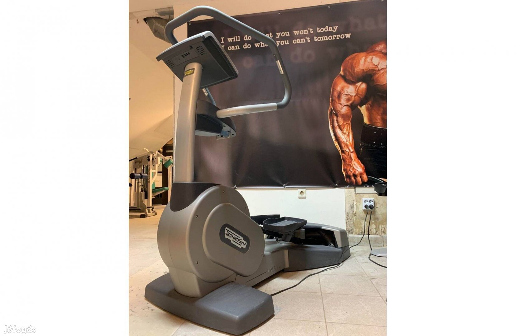 Technogym Excite 700 Cardio Wave Korcsolyázó Gép (edzőgép)