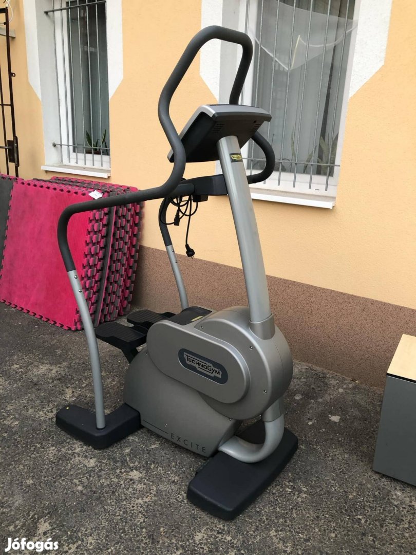 Technogym Excite stepper, taposó gép - 2 db