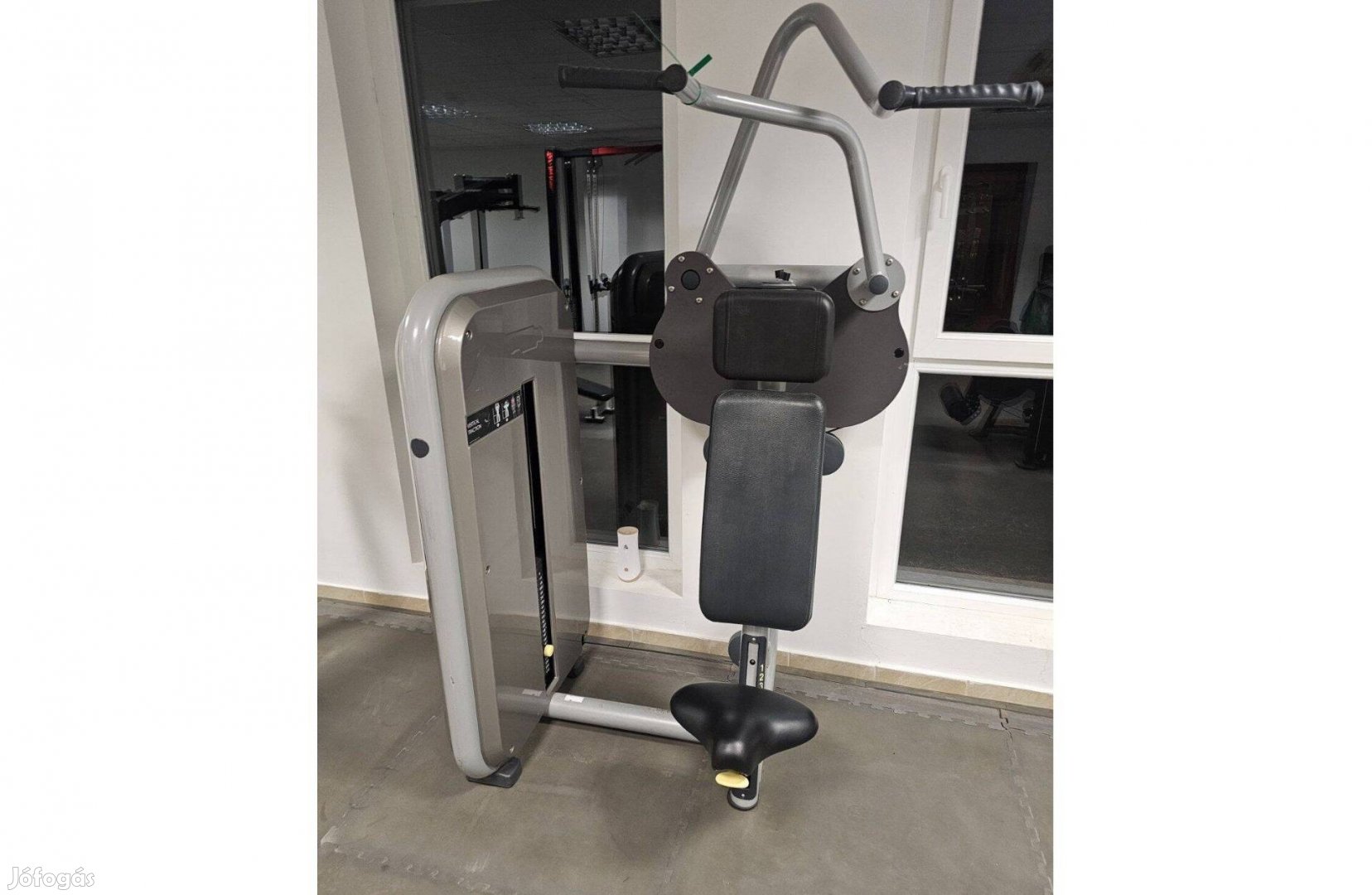 Technogym element köríves hátgép