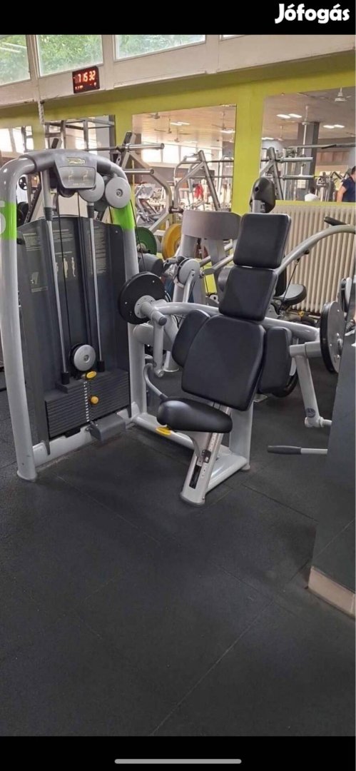 Technogym selection bicepsz gép konditermi