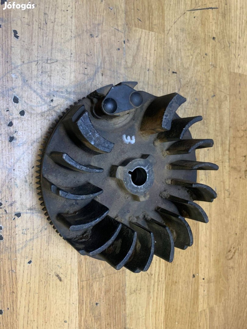 Tecumseh fűnyíró traktor motor lendkerék eladó. 3