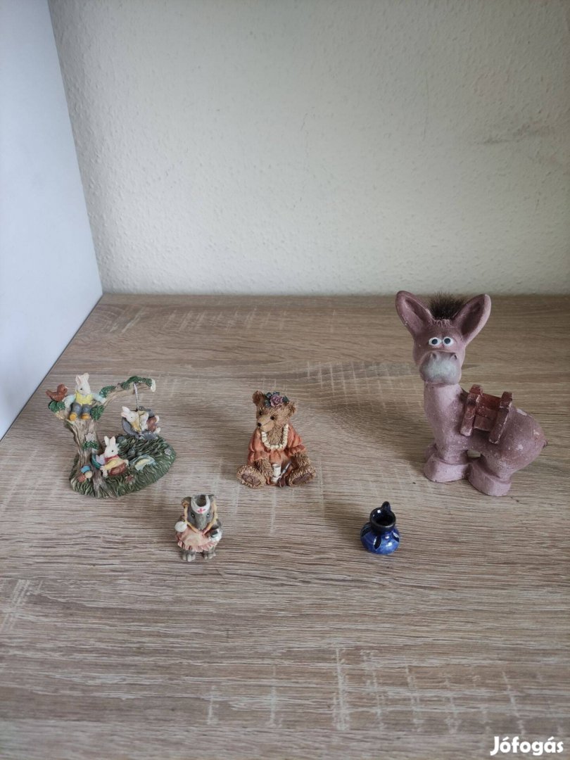 Teddy maci és 4 db cuki figura
