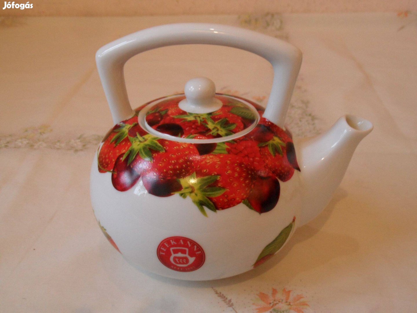 Teekanne porcelán kancsó, kiöntő
