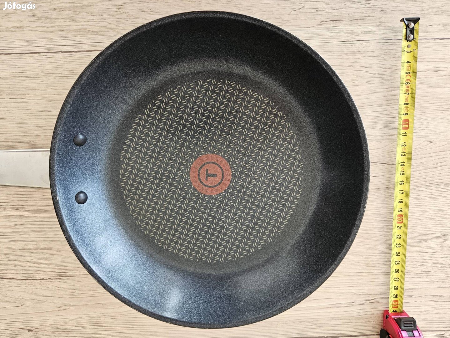 Tefal titánium serpenyő 28 cm-es