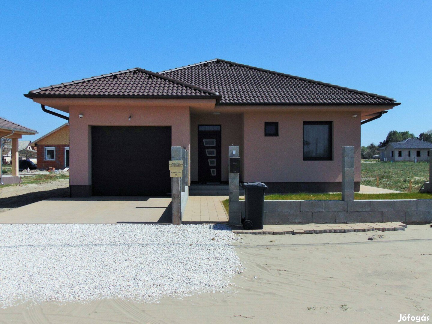 Téglaépításű Családiház megrendelhető, saját telekre