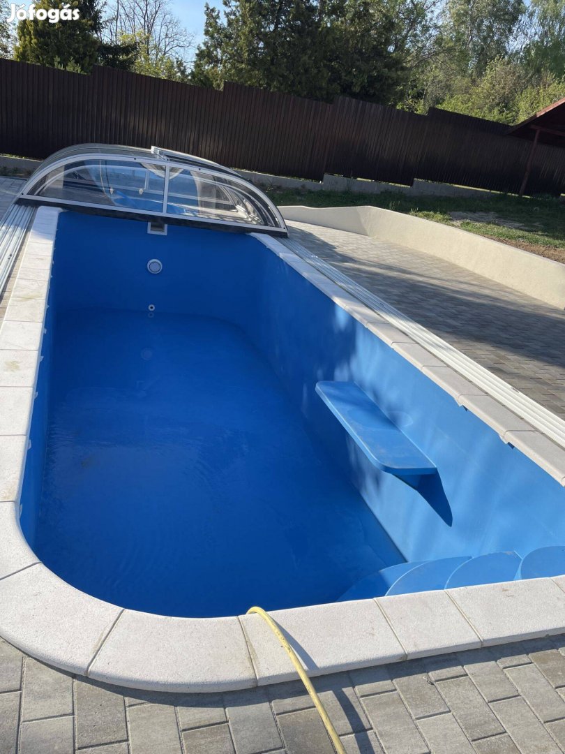 Téglalap alakú medencetest lekerekített sarokkal 8 x 3 x 1,5 m