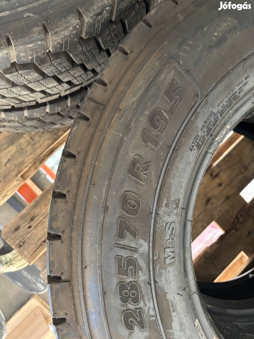 Teherautó gumi 285/70 R19.5 5000km!