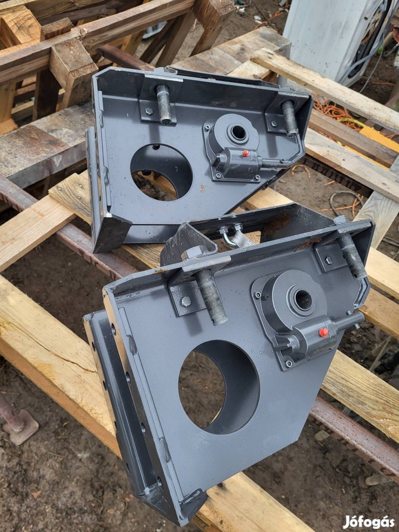 Teherautó pótkerék csörlő.