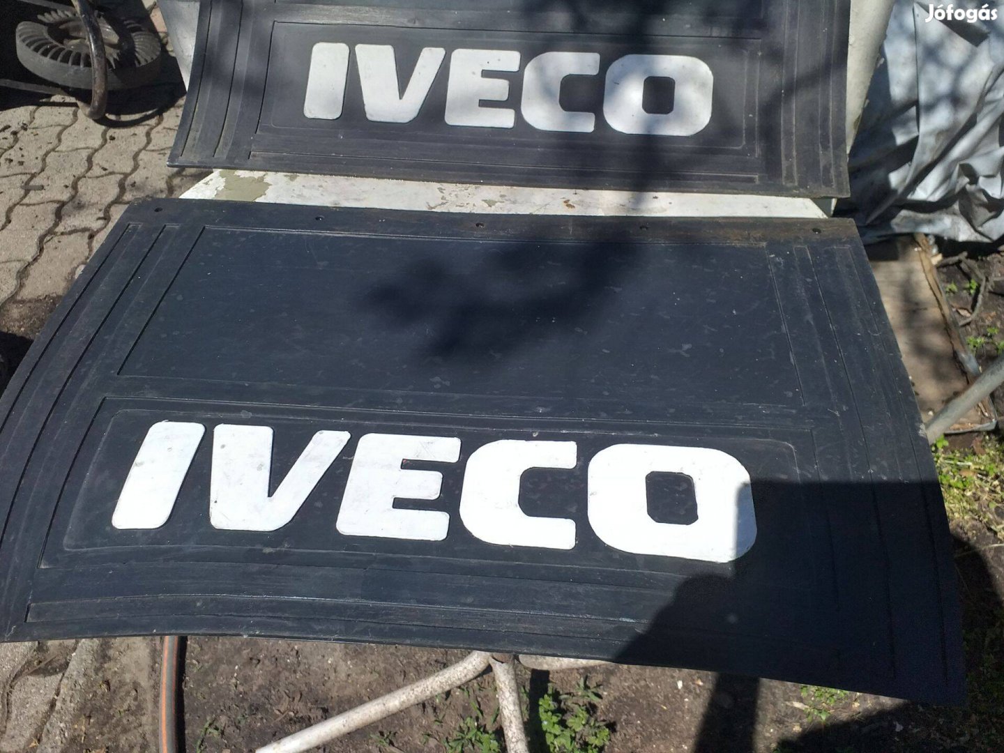 Teherautó-sárfogó gumi, Iveco felirattal eladó