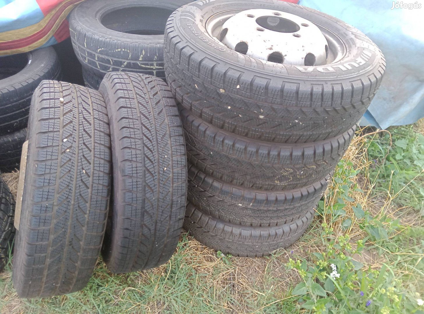 Teherautó téligumi