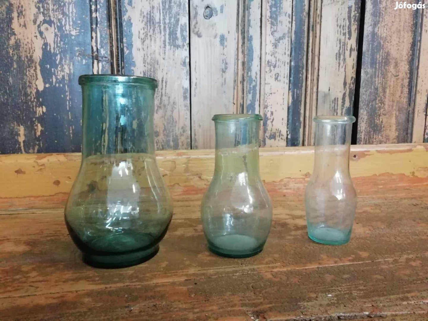 Tejes, vagy kis kis méretű befőttes üvegek, huta üvegek, zöldes színű